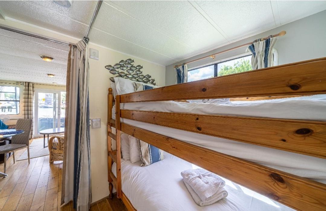 ホテルBluebird House-Boat イースト・モールジー エクステリア 写真