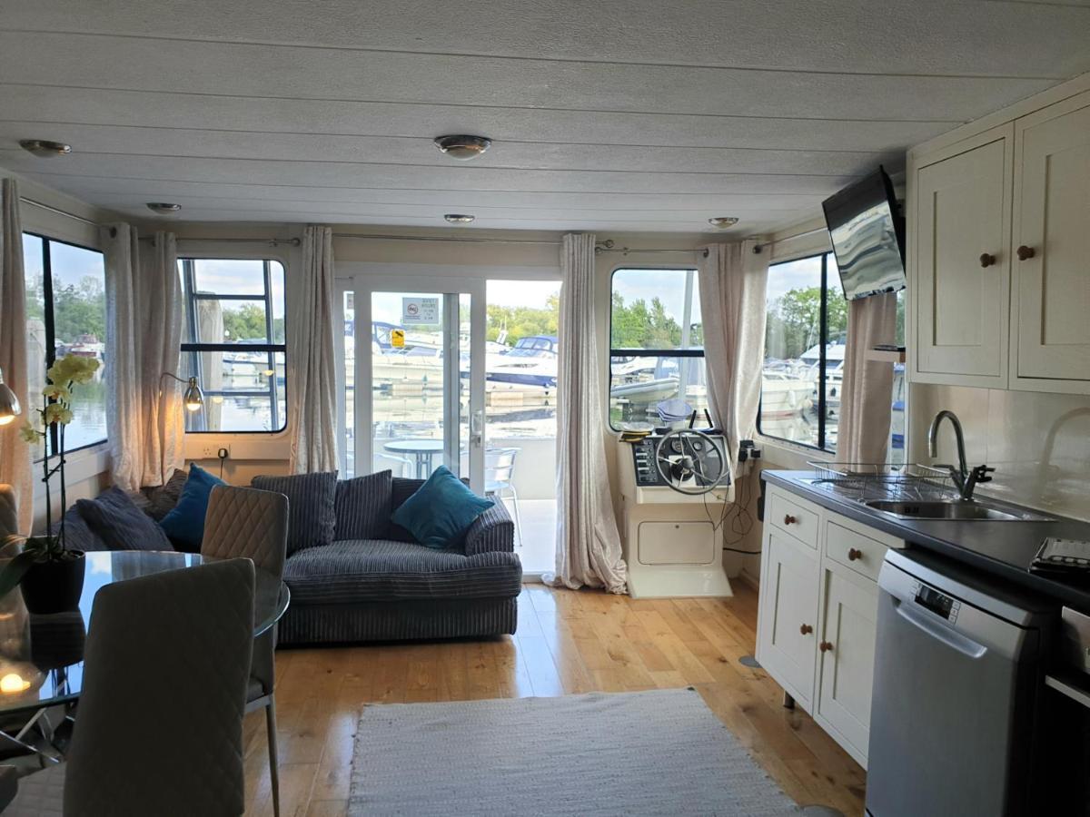 ホテルBluebird House-Boat イースト・モールジー エクステリア 写真