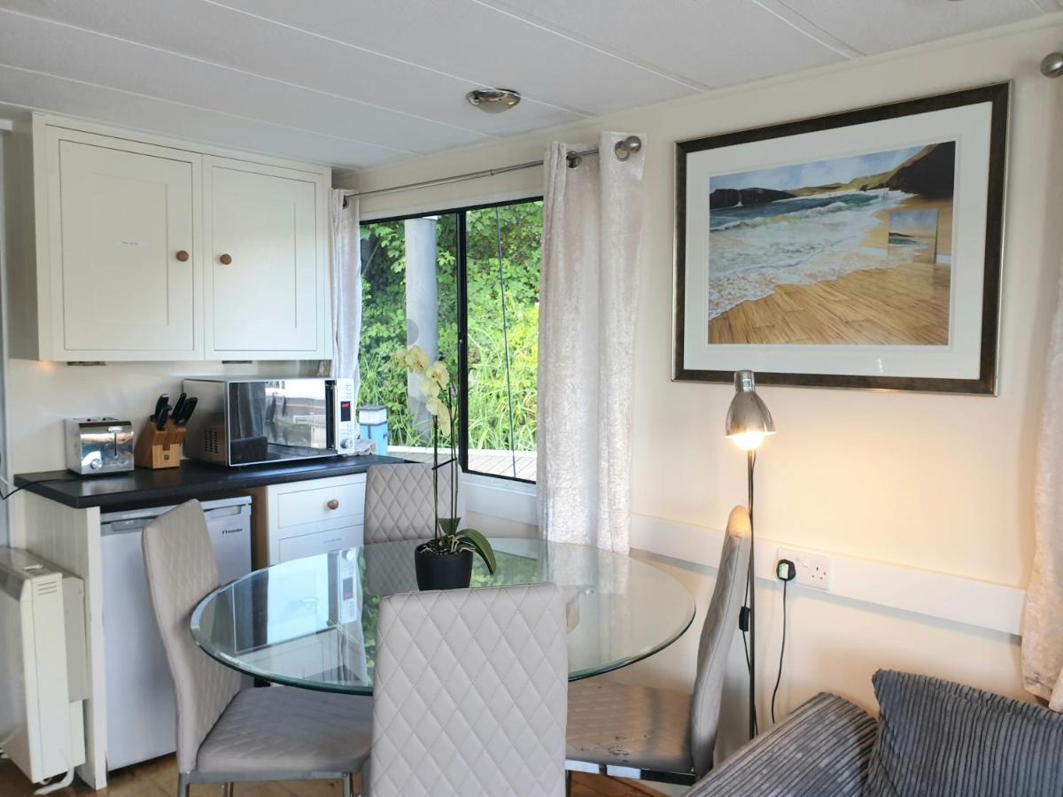 ホテルBluebird House-Boat イースト・モールジー エクステリア 写真